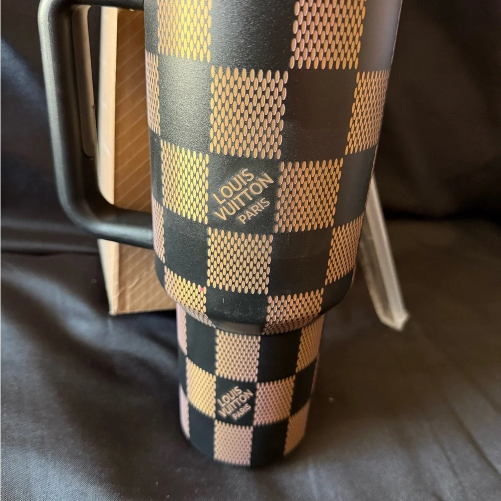New Stanley 40oz Laser LEngravedV Checkered Travel Mug - Black and Gold - Picture 6 of 8